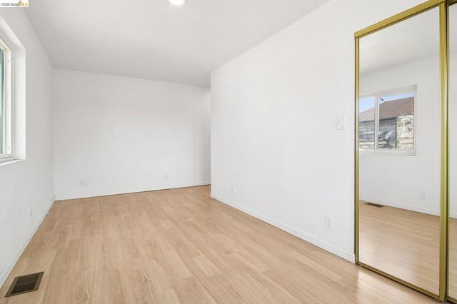 874 Pine St, Oakland, CA 94607