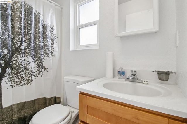 874 Pine St, Oakland, CA 94607