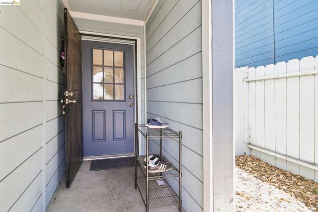 874 Pine St, Oakland, CA 94607