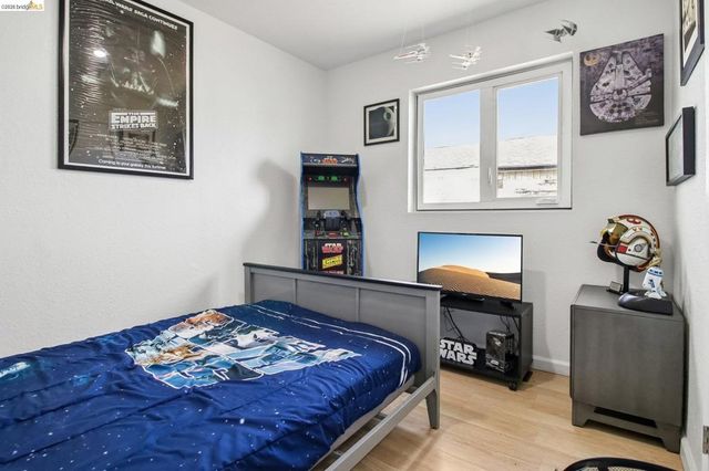 874 Pine St, Oakland, CA 94607