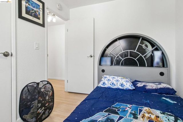 874 Pine St, Oakland, CA 94607