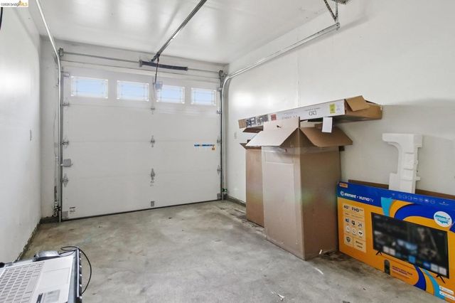 874 Pine St, Oakland, CA 94607