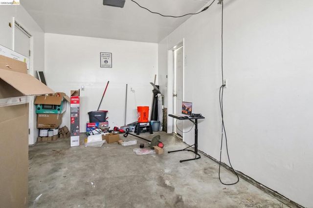 874 Pine St, Oakland, CA 94607