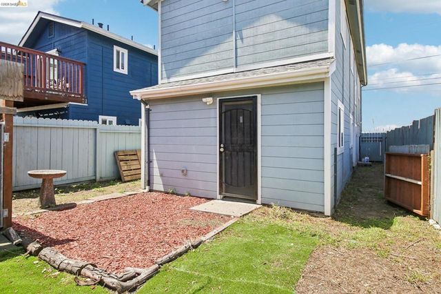 874 Pine St, Oakland, CA 94607