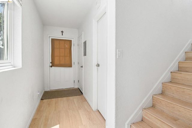 874 Pine St, Oakland, CA 94607