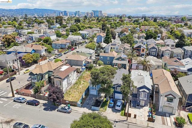 874 Pine St, Oakland, CA 94607