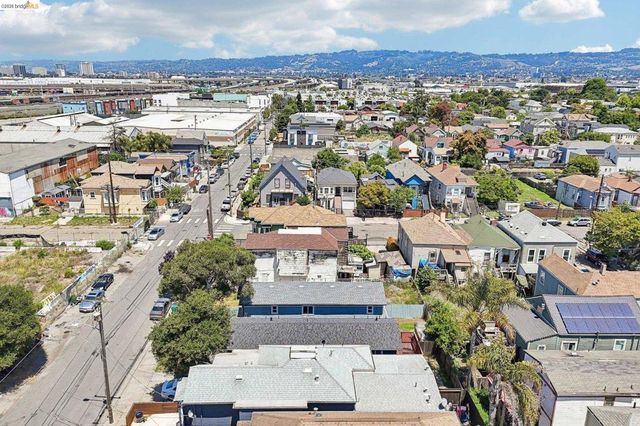 874 Pine St, Oakland, CA 94607