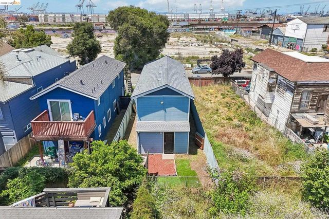 874 Pine St, Oakland, CA 94607