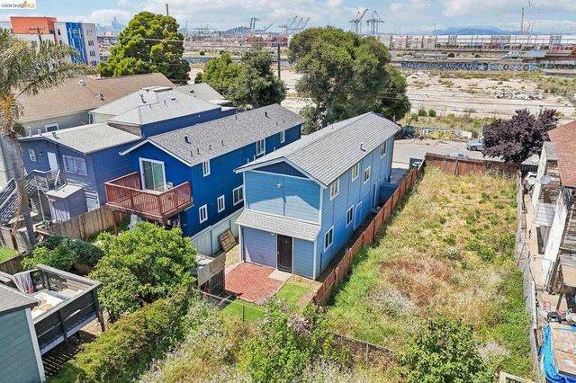 874 Pine St, Oakland, CA 94607