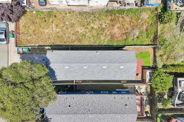 874 Pine St, Oakland, CA 94607