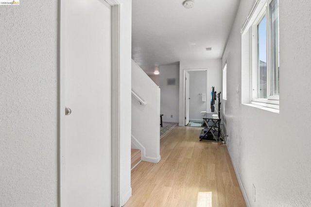 874 Pine St, Oakland, CA 94607
