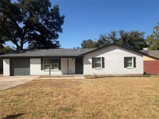 4729 Leonard Street, Forest Hill, TX 76119