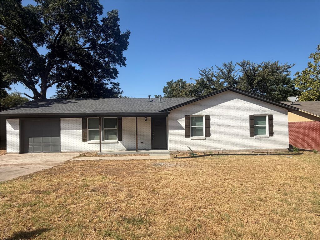 4729 Leonard Street, Forest Hill, TX 76119
