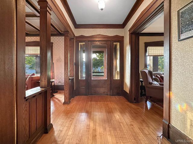 605 Ogden Avenue, Escanaba, MI 49829