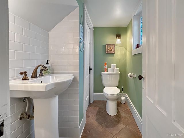 605 Ogden Avenue, Escanaba, MI 49829