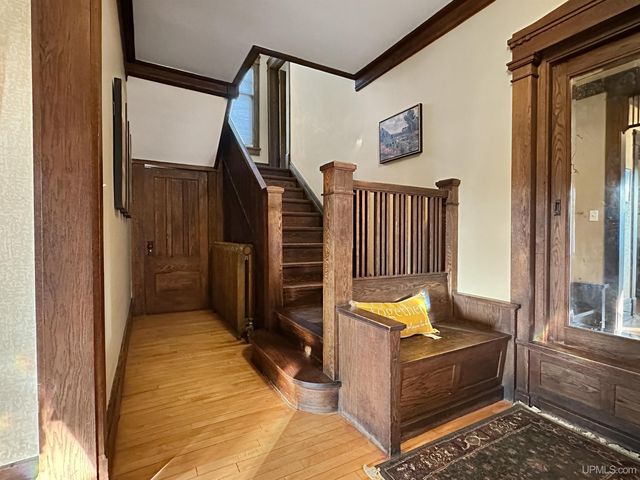 605 Ogden Avenue, Escanaba, MI 49829