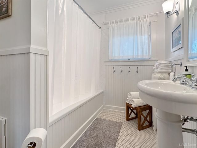 605 Ogden Avenue, Escanaba, MI 49829