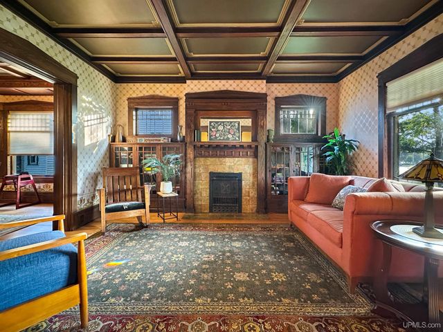 605 Ogden Avenue, Escanaba, MI 49829