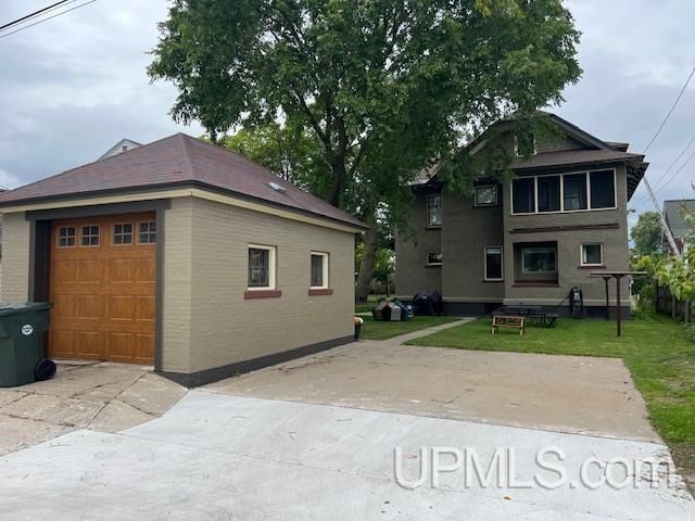 605 Ogden Avenue, Escanaba, MI 49829