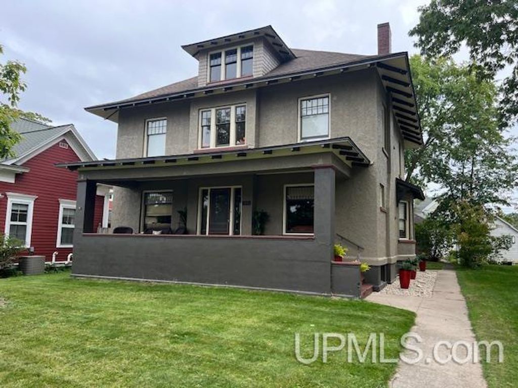605 Ogden Avenue, Escanaba, MI 49829