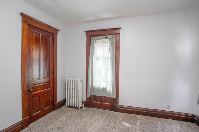 306 W Robinson Street, Knoxville, IA 50138