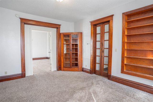 306 W Robinson Street, Knoxville, IA 50138