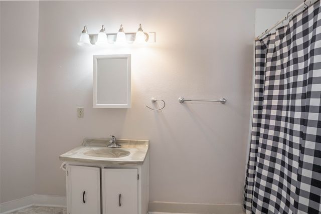 306 W Robinson Street, Knoxville, IA 50138