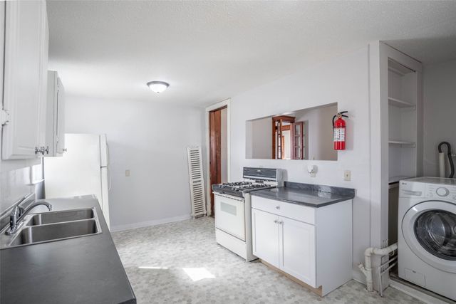 306 W Robinson Street, Knoxville, IA 50138