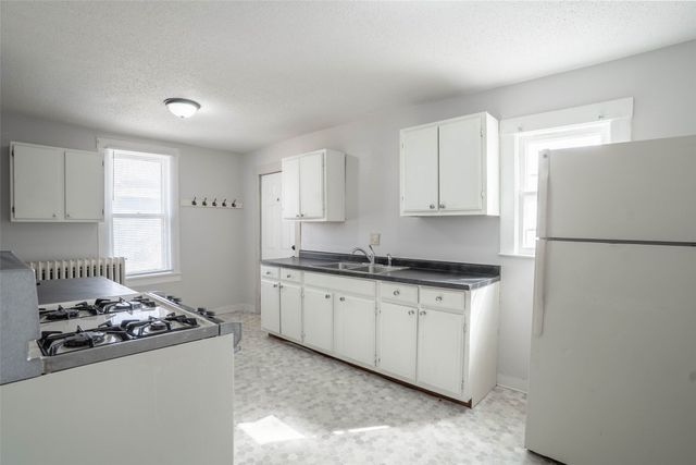 306 W Robinson Street, Knoxville, IA 50138