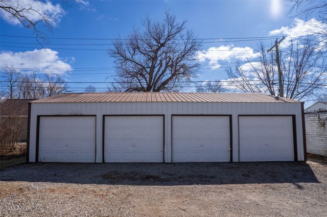 306 W Robinson Street, Knoxville, IA 50138