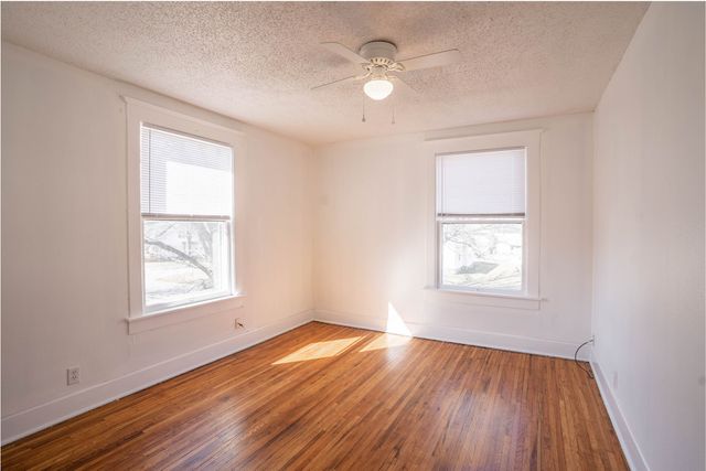 306 W Robinson Street, Knoxville, IA 50138