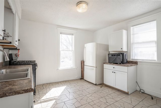 306 W Robinson Street, Knoxville, IA 50138