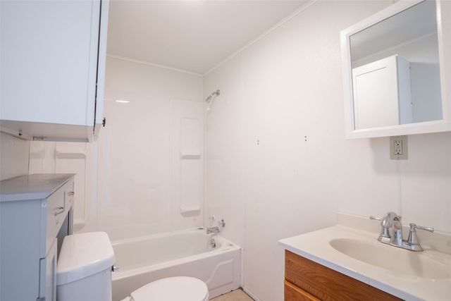 306 W Robinson Street, Knoxville, IA 50138