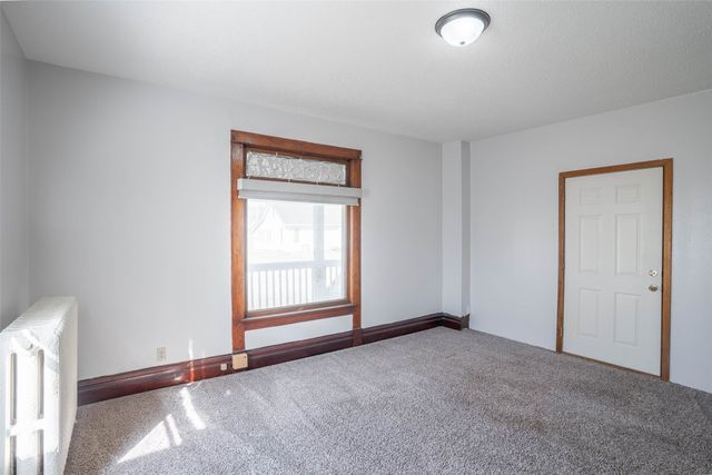 306 W Robinson Street, Knoxville, IA 50138