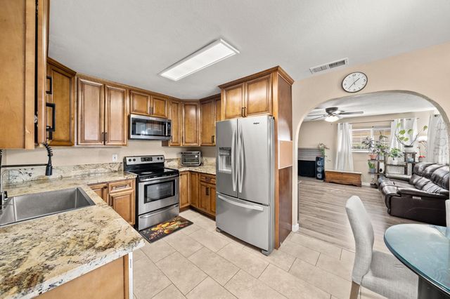 7330 Dorado St, Rio Linda, CA 95673