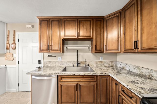 7330 Dorado St, Rio Linda, CA 95673