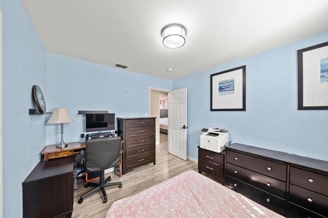 7330 Dorado St, Rio Linda, CA 95673