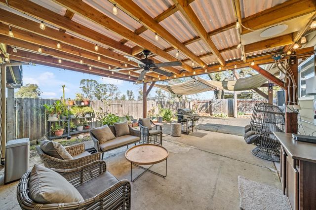 7330 Dorado St, Rio Linda, CA 95673