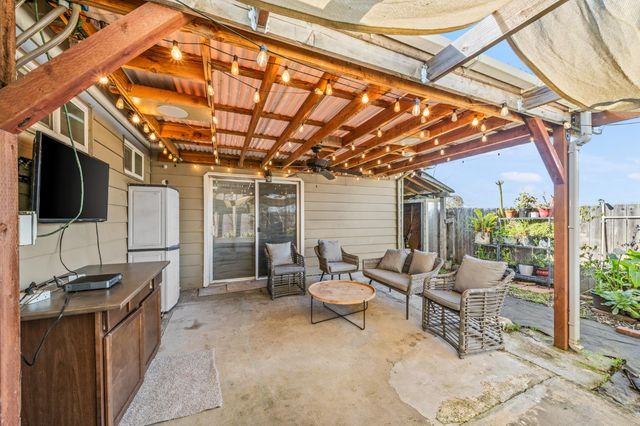 7330 Dorado St, Rio Linda, CA 95673