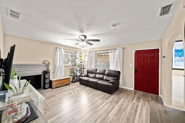 7330 Dorado St, Rio Linda, CA 95673