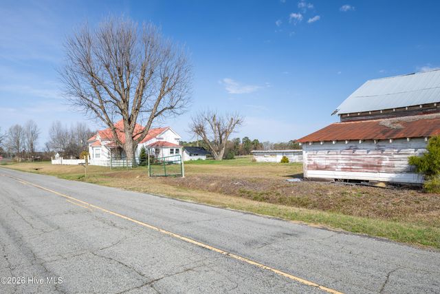 47 Enoch Road, Clinton, NC 28328