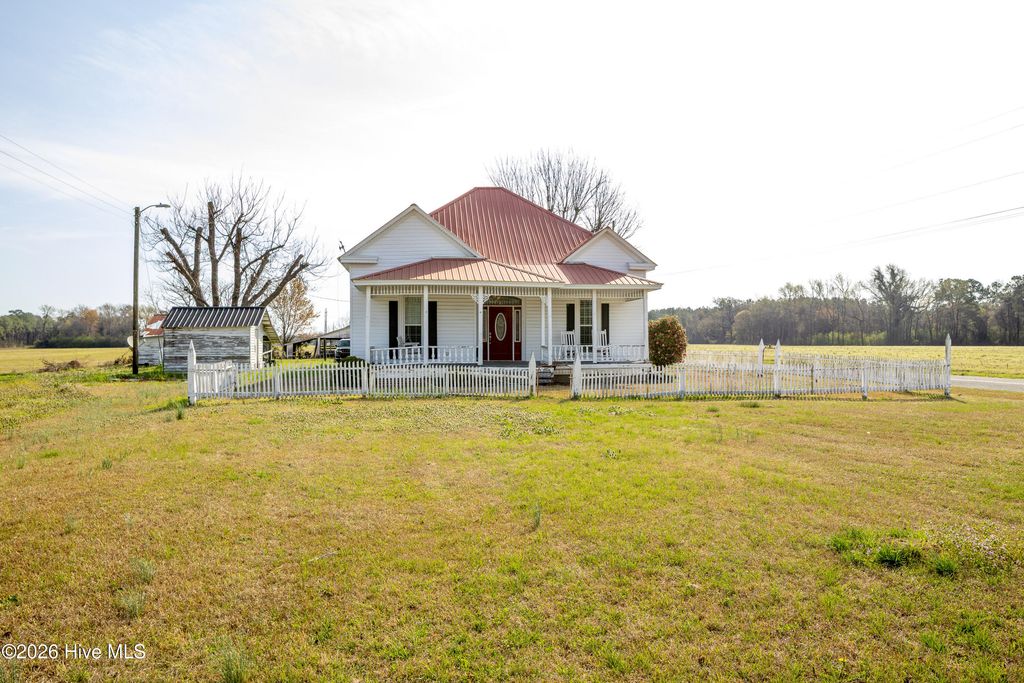 47 Enoch Road, Clinton, NC 28328