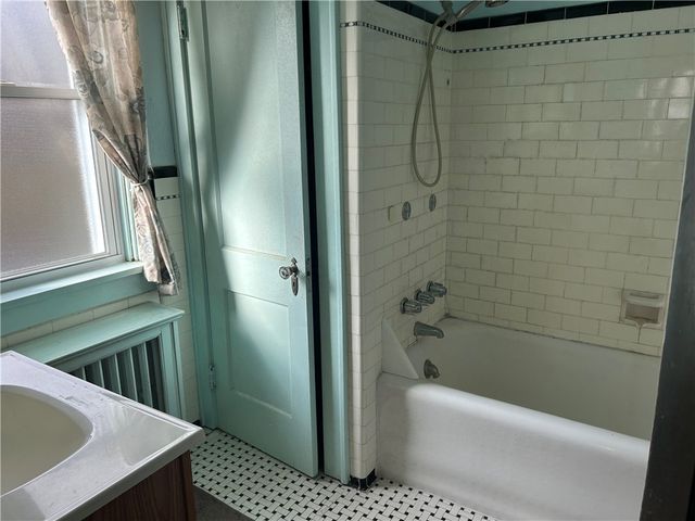 301 Meredith St, Carrick, PA 15210