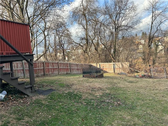 301 Meredith St, Carrick, PA 15210