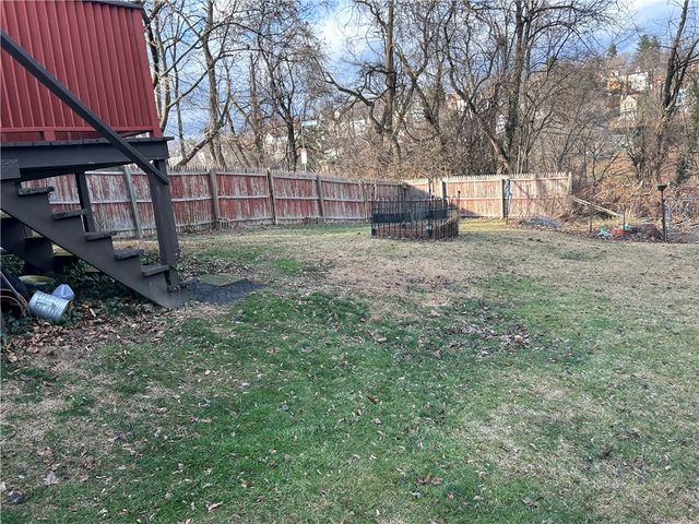 301 Meredith St, Carrick, PA 15210