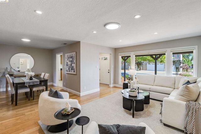 346 Valley View Rd, Pleasant Hill, CA 94523