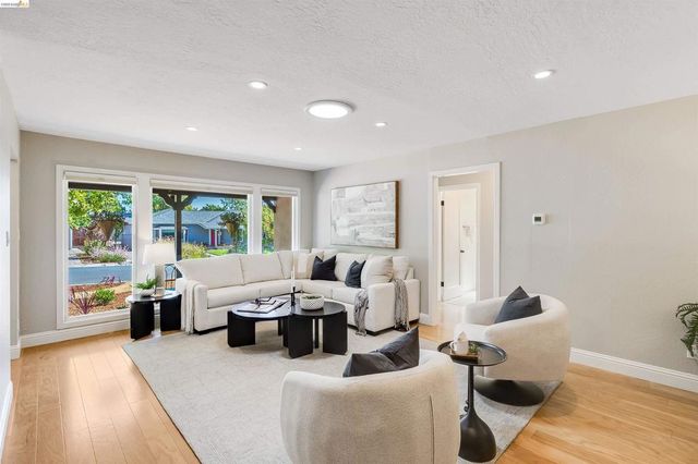 346 Valley View Rd, Pleasant Hill, CA 94523