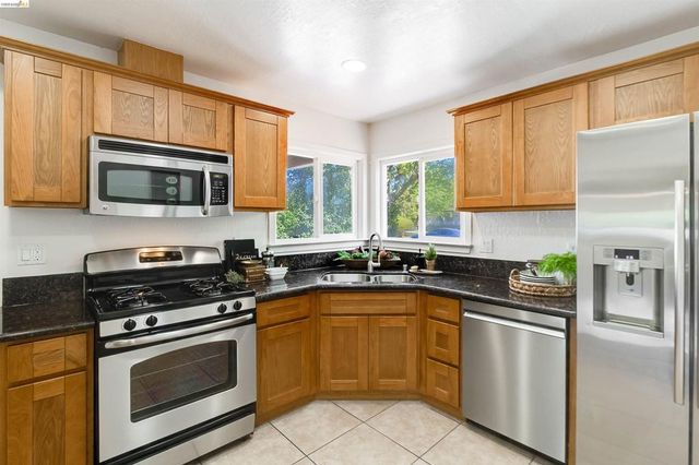 346 Valley View Rd, Pleasant Hill, CA 94523