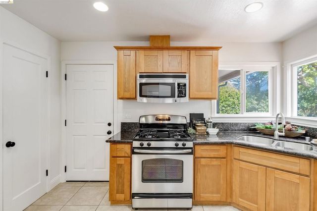 346 Valley View Rd, Pleasant Hill, CA 94523