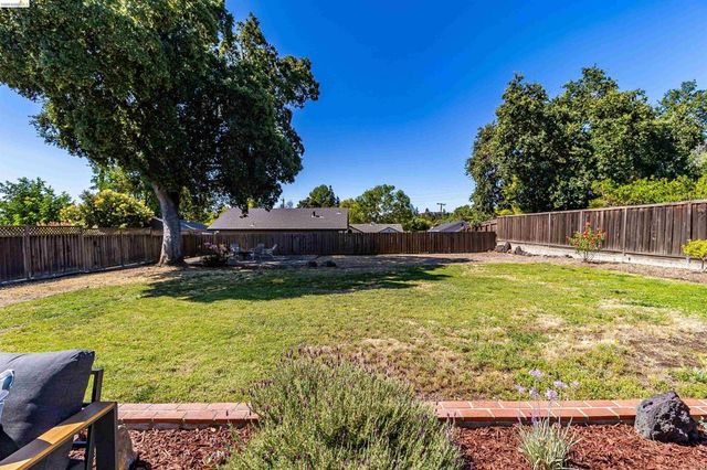 346 Valley View Rd, Pleasant Hill, CA 94523
